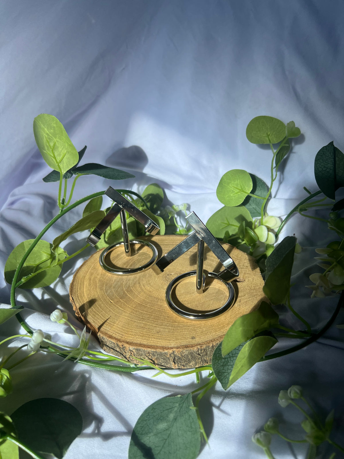 silver metal crystal stand