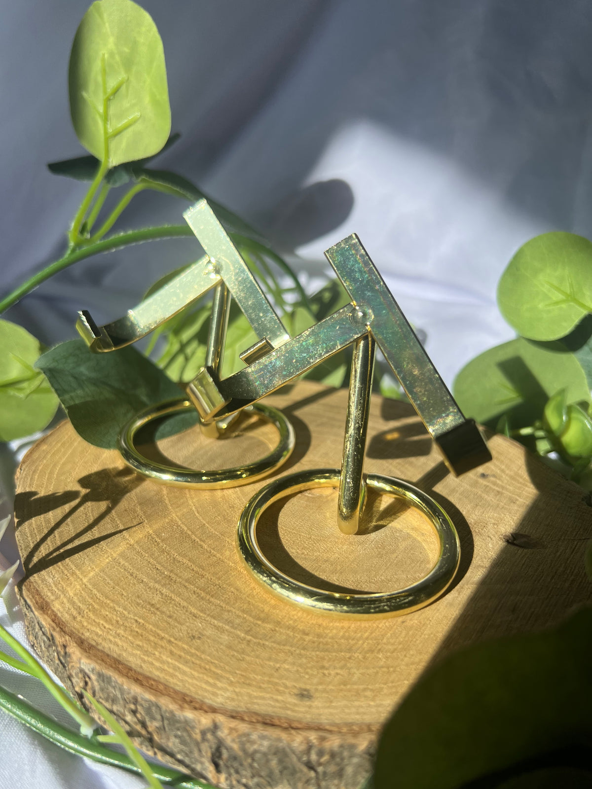 gold metal crystal stand